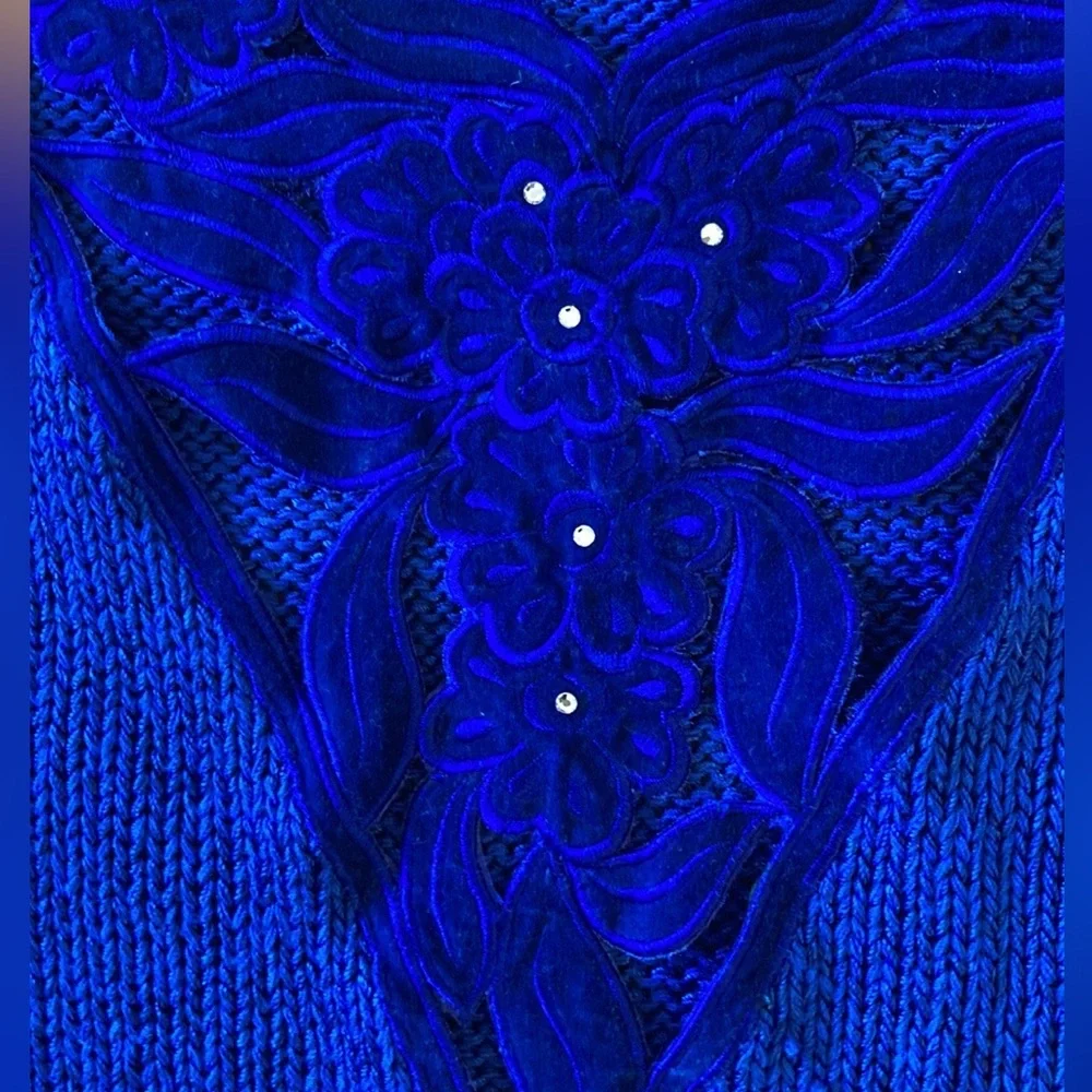 1980s hand knit sweater, neckline appliqué with rhinestones M